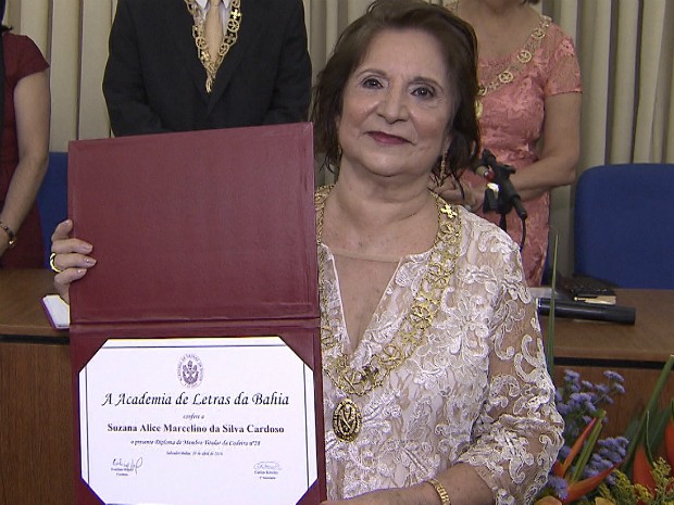 Suzana Alice Marcelino da Silva Cardoso tomou posse da Academia de Letras da Bahia (Foto: Reprodu&ccedil;&atilde;o/TV Bahia)