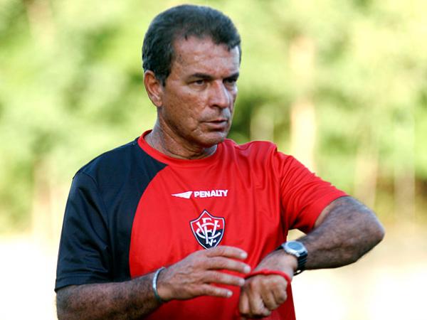 Resultado de imagem para ricardo silva treinador do vitoria