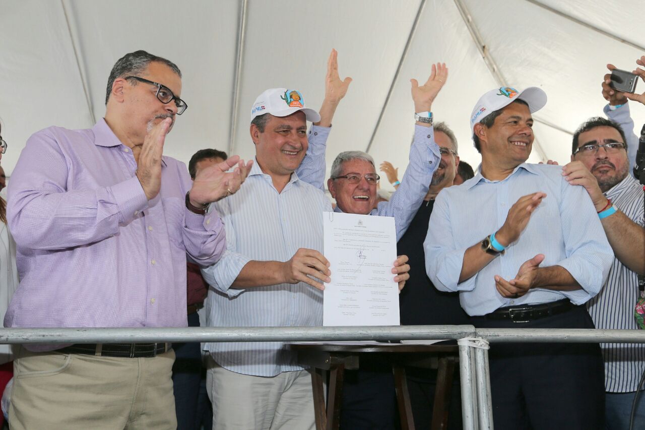 Resultado de imagem para Em Jacobina/BA, Governador da Bahia assinou decreto que regulamenta Lei Estadual de Conviv&ecirc;ncia com o Semi&aacute;rido
