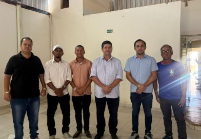 Prefeito Fabrício Lopes destaca incentivo ao esporte durante encontro com equipes