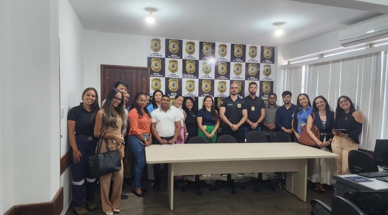 Polícia Civil recebe estudantes de Direito da Unopar em visita técnica à DT de Jacobina