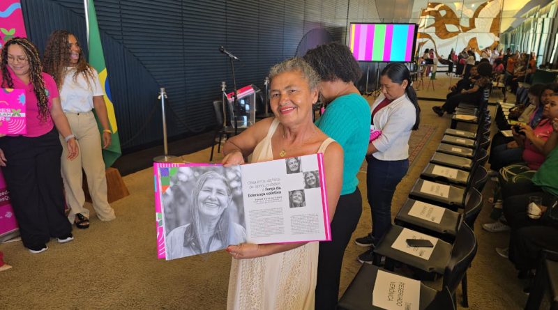 Catadora da Recicla Jacobina participa em Brasília do lançamento do livro “Mulheres que Reciclam Futuro”