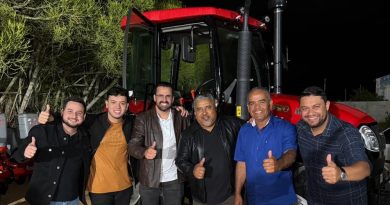 Comunidade agrícola de Boa Esperança recebe trator com cinco implementos após 20 anos de espera