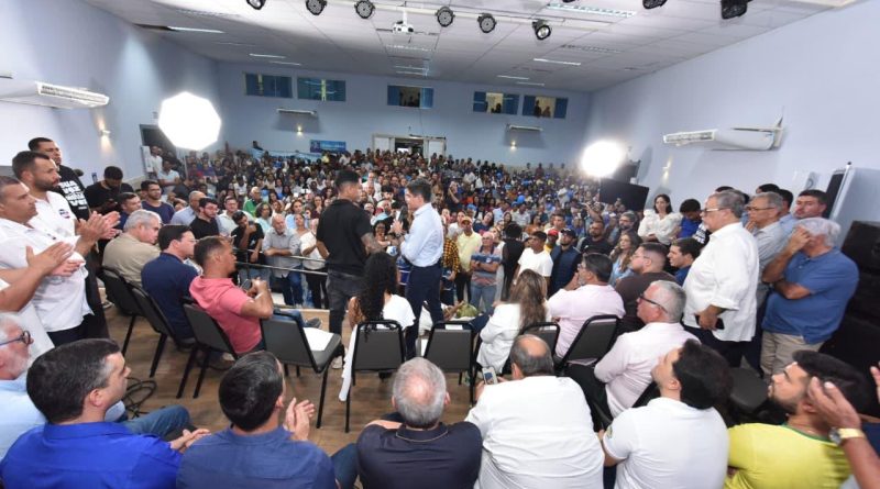 Após ouvir moradores em Jacobina, ACM Neto defende fim da cobrança de taxa de esgoto