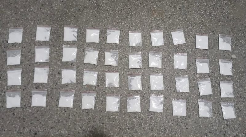 Polícia Militar apreende 40 papelotes de cocaína no bairro Caeira, em Jacobina