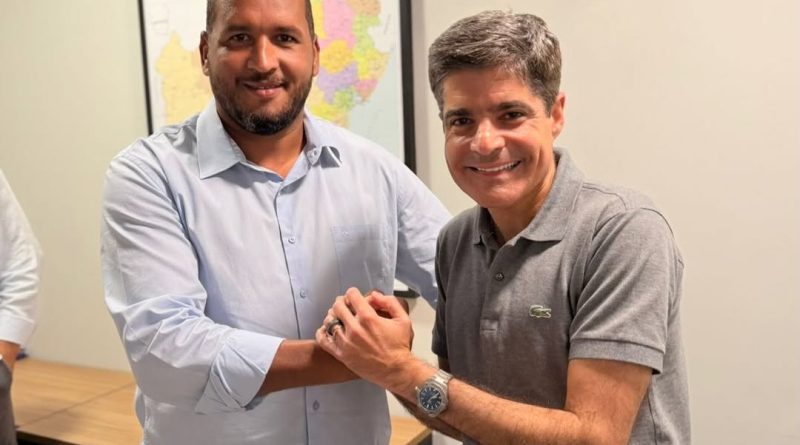 Ex-prefeito Tiago Dias anuncia apoio a ACM Neto e muda de lado no cenário político baiano