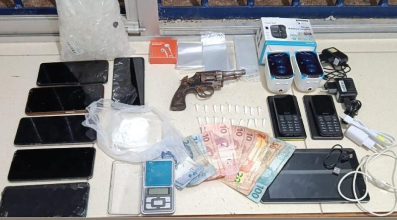 Três pessoas são presas e arma é apreendida durante ação contra o tráfico em Jacobina