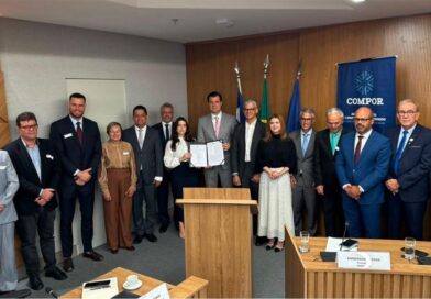 Jacobina reforça compromisso com a alfabetização e participa de Pacto do Ministério Público da Bahia