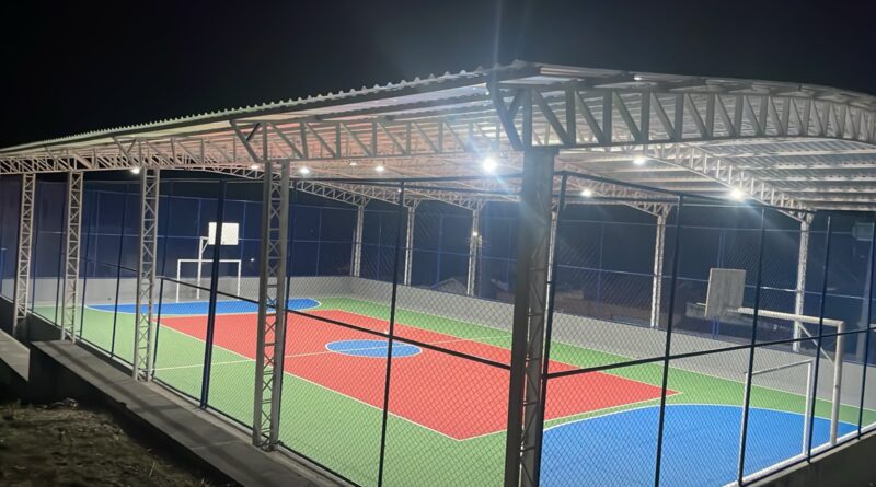 Prefeitura de Jacobina entrega quadra poliesportiva totalmente reformada no bairro Caixa D’Água