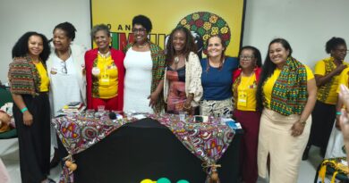 Presidente da Câmara de Mirangaba participa de encontro internacional de mulheres negras e recebe homenagem em Salvador