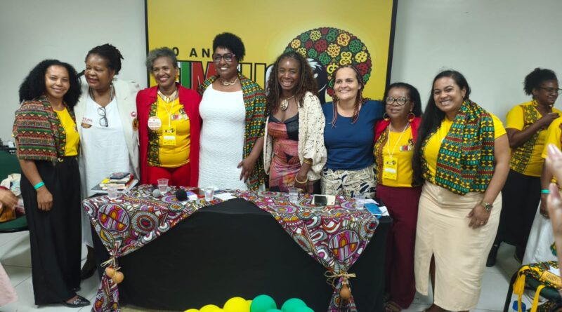 Presidente da Câmara de Mirangaba participa de encontro internacional de mulheres negras e recebe homenagem em Salvador
