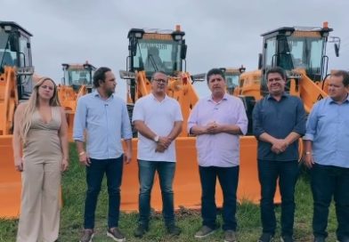 Umburanas recebe pá carregadeira por meio de emenda do deputado Adolfo Viana