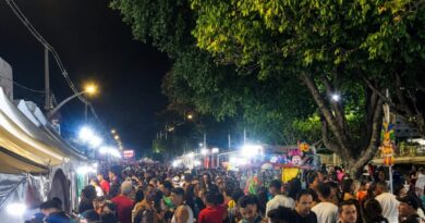 Praça de alimentação lotada e aprovada pelo público marca último dia da Micareta de Jacobina
