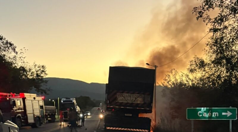 Princípio de incêndio em carreta provoca congestionamento na BR-324, no contorno de Caém